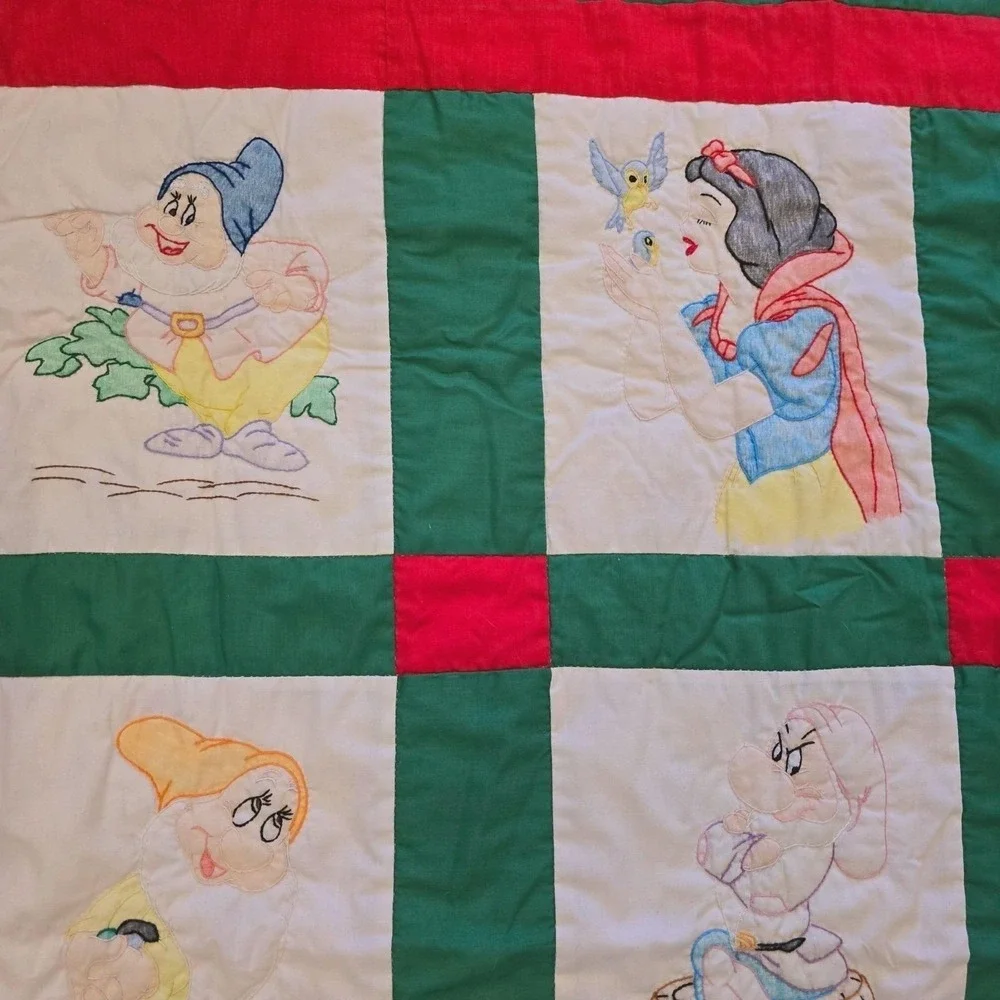 50/70s VTG Handmade Disney Snow White & 7 Dwarfs Quilt  45
